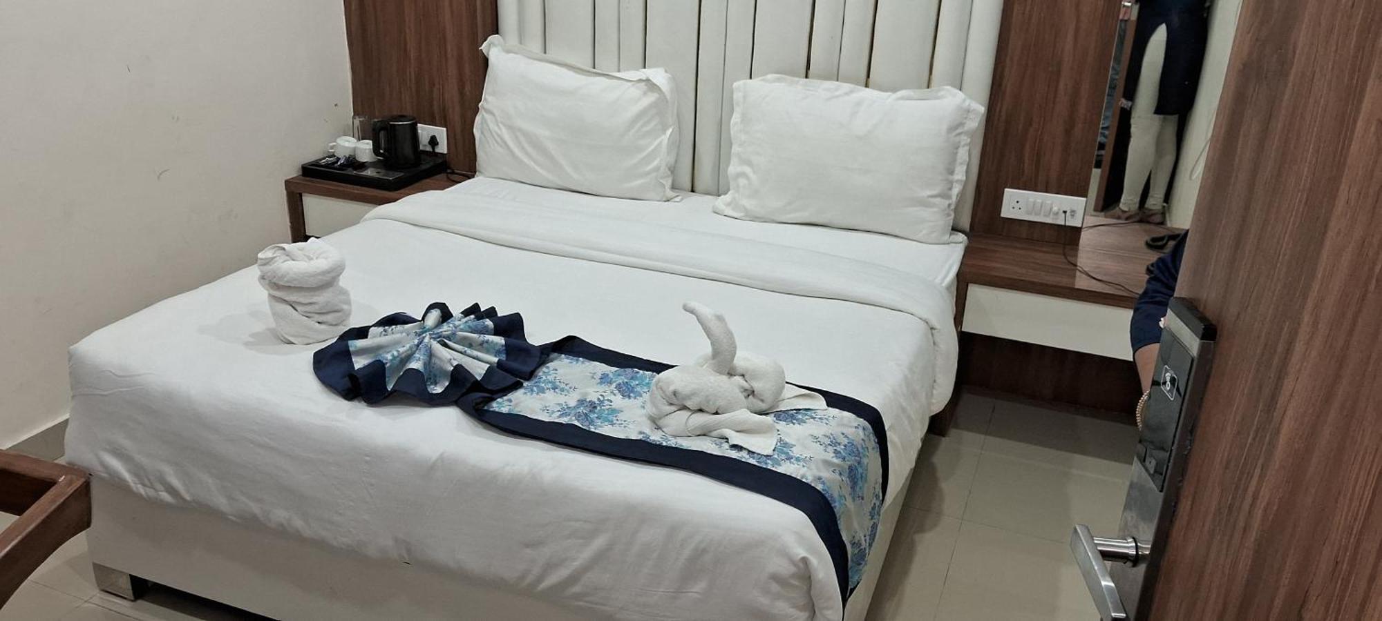 Hotel Shree Radha Krishna Βαρανάσι Εξωτερικό φωτογραφία