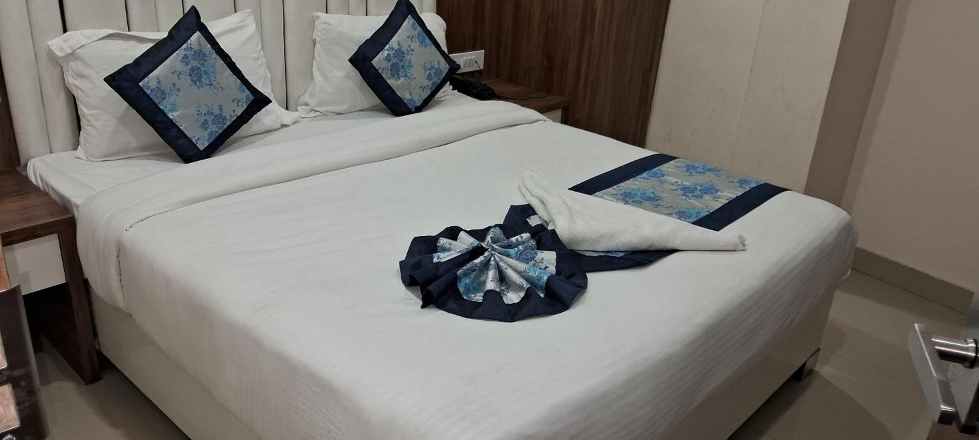 Hotel Shree Radha Krishna Βαρανάσι Εξωτερικό φωτογραφία