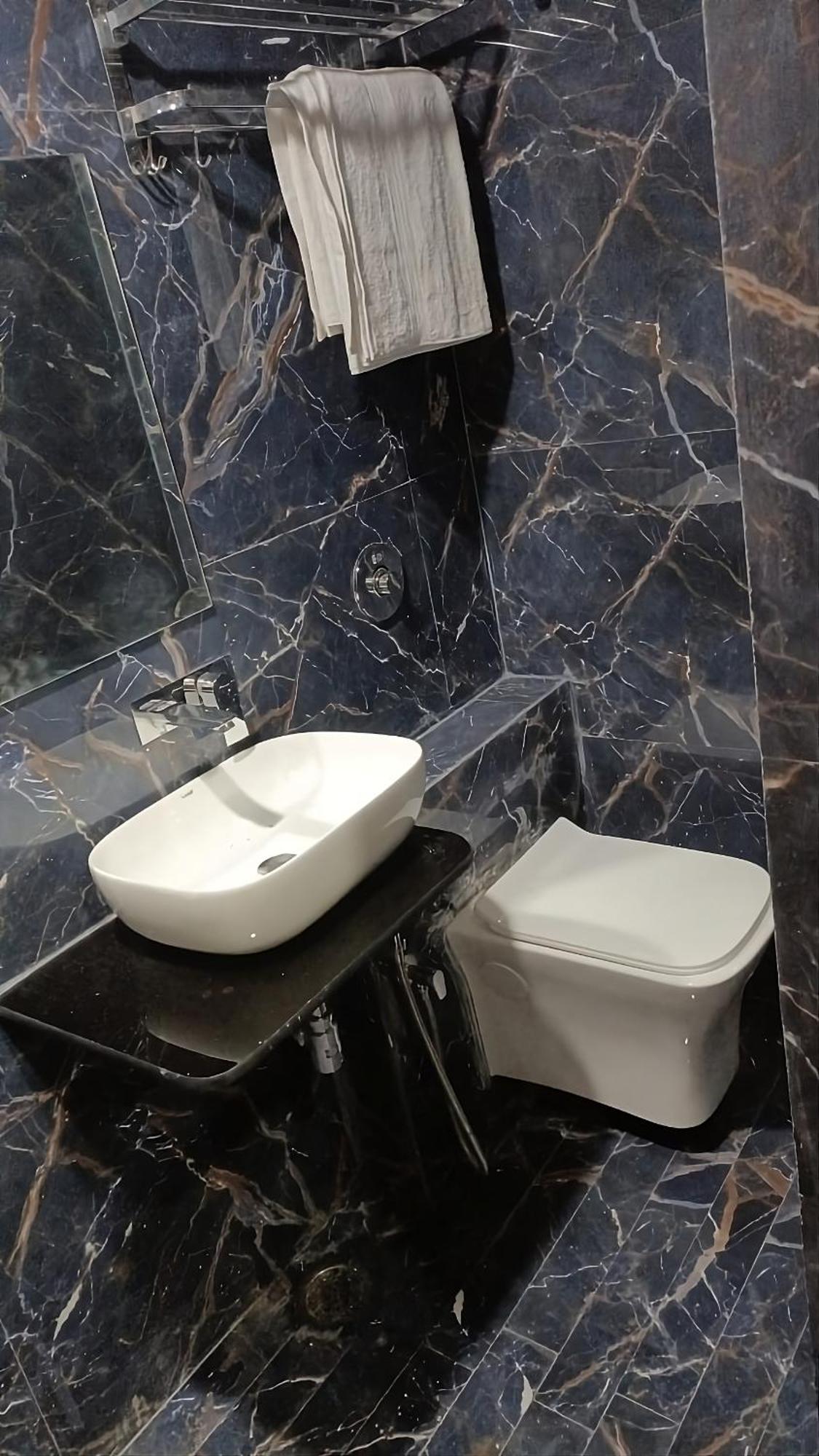 Hotel Shree Radha Krishna Βαρανάσι Εξωτερικό φωτογραφία