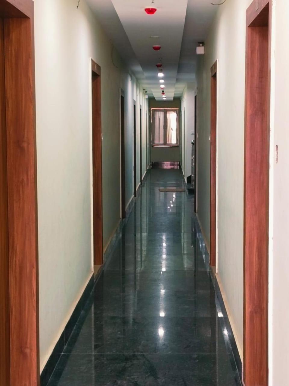 Hotel Shree Radha Krishna Βαρανάσι Εξωτερικό φωτογραφία