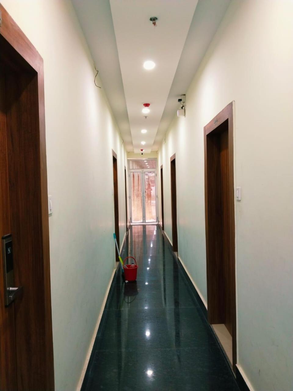 Hotel Shree Radha Krishna Βαρανάσι Εξωτερικό φωτογραφία