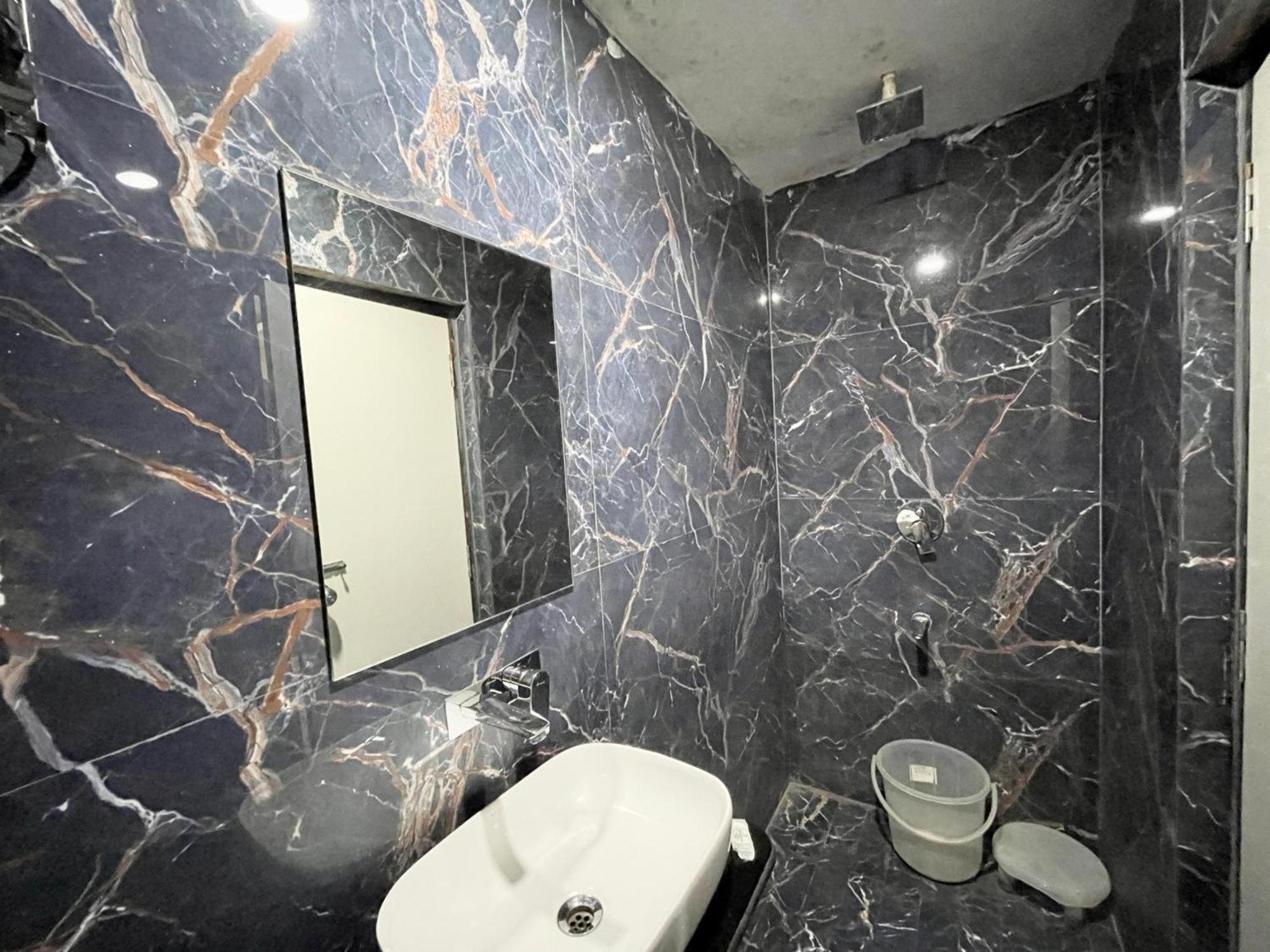 Hotel Shree Radha Krishna Βαρανάσι Εξωτερικό φωτογραφία