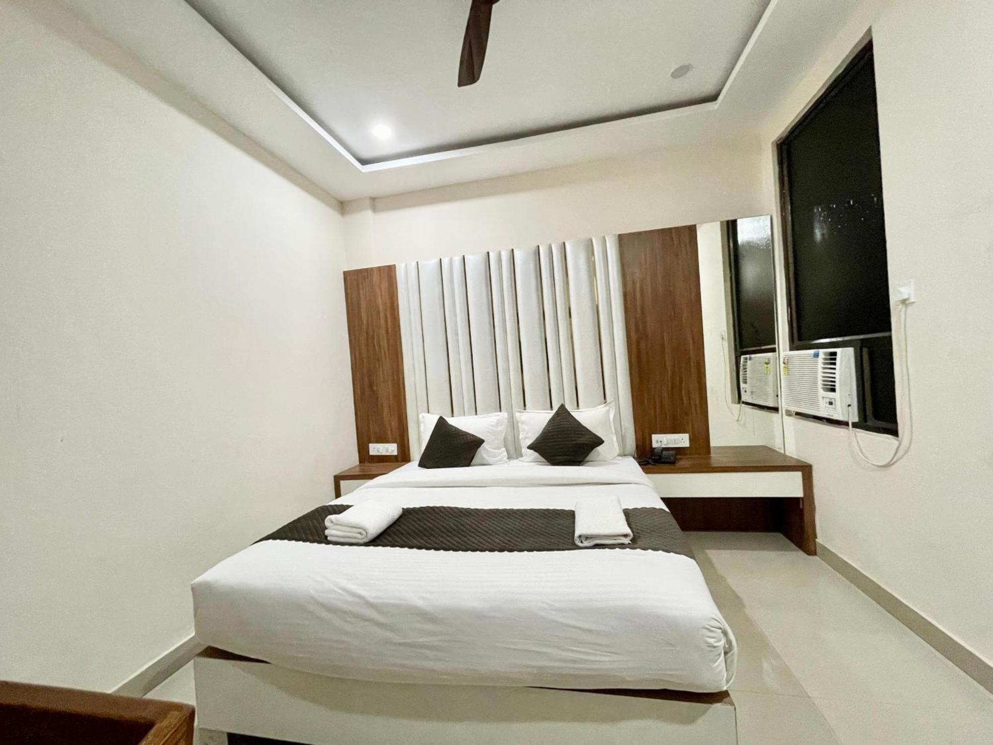 Hotel Shree Radha Krishna Βαρανάσι Εξωτερικό φωτογραφία