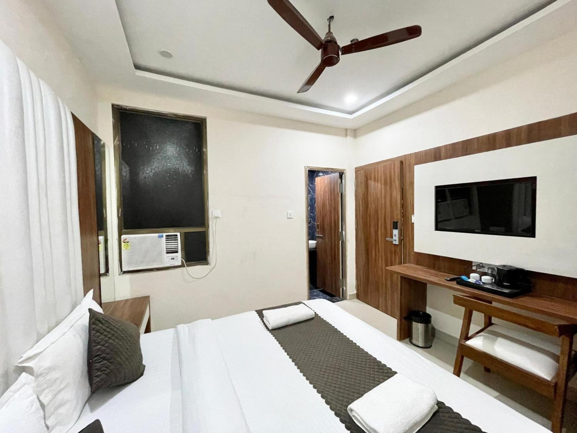 Hotel Shree Radha Krishna Βαρανάσι Εξωτερικό φωτογραφία