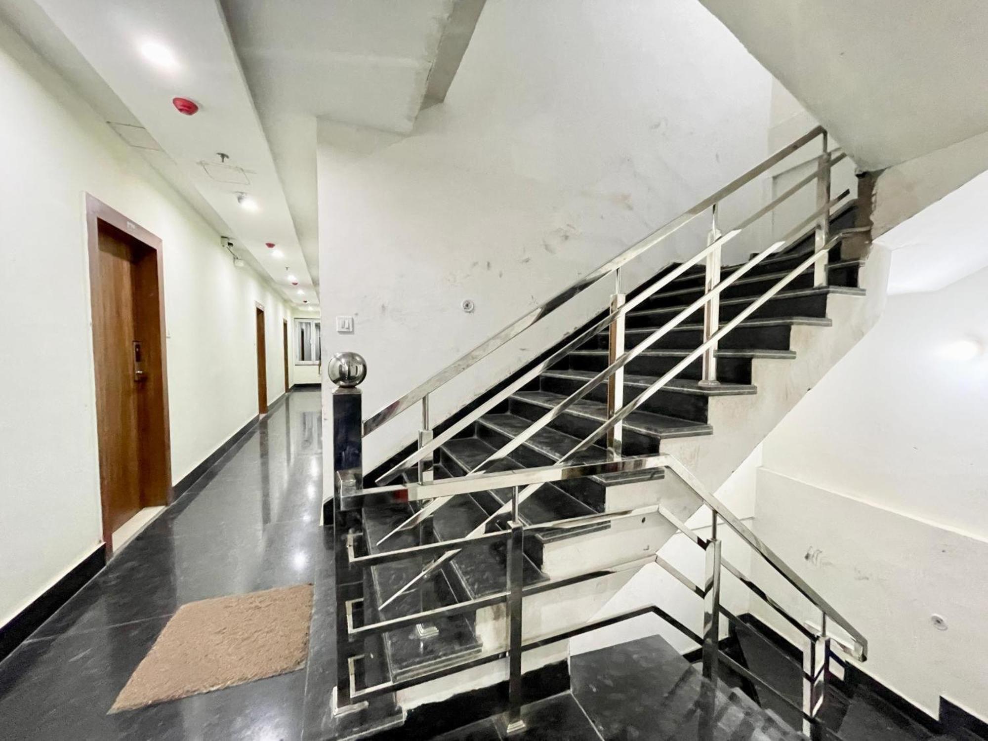 Hotel Shree Radha Krishna Βαρανάσι Εξωτερικό φωτογραφία